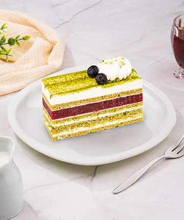 Pistachio and Raspberry Cake